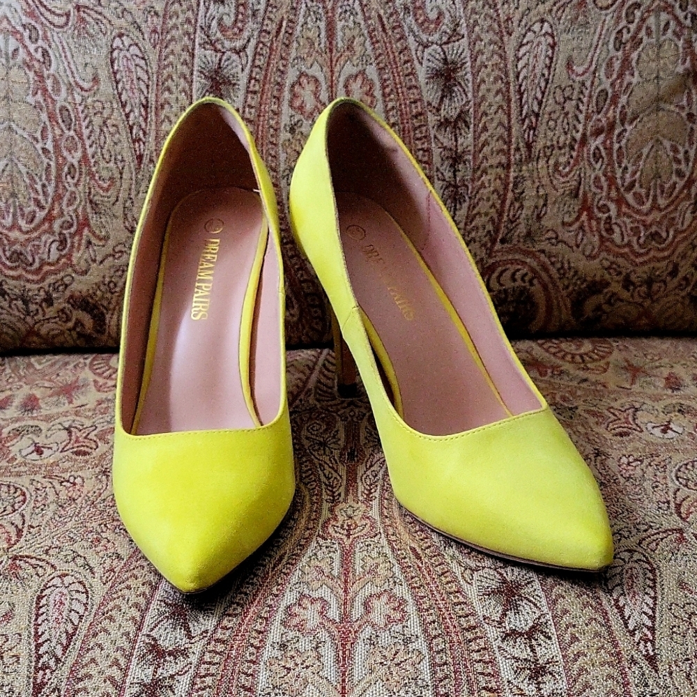 Dream Pairs Yellow Faux Suede "Christian" Pointed Toe Pumps - Size 8.5